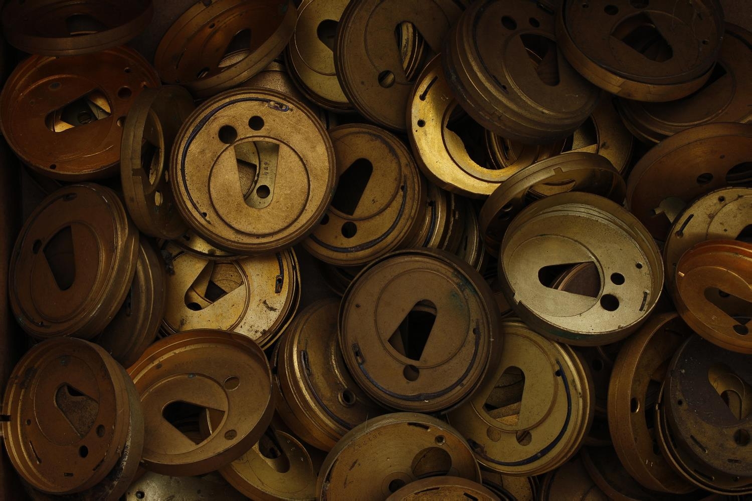 Quantity of pocket watch movement dust covers