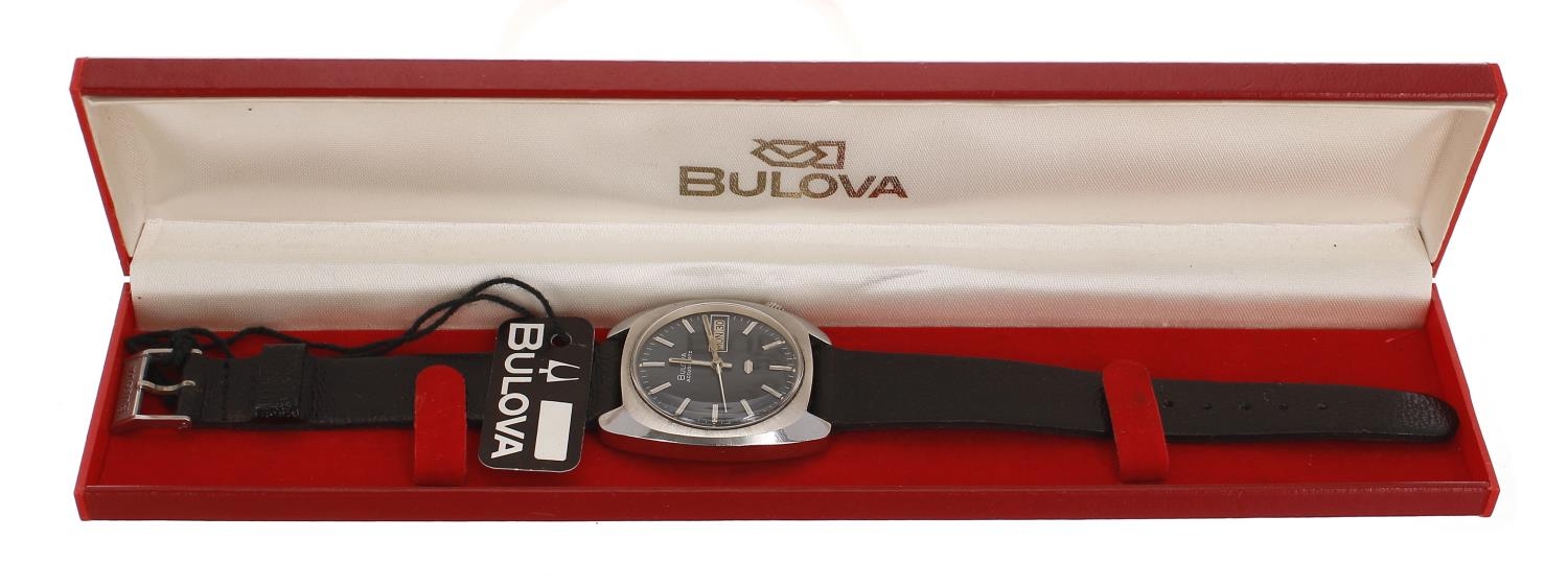 Bulova Accuquartz stainless steel gentleman's wristwatch, case no. 3-758xxx, circular blue dial with - Bild 2 aus 3