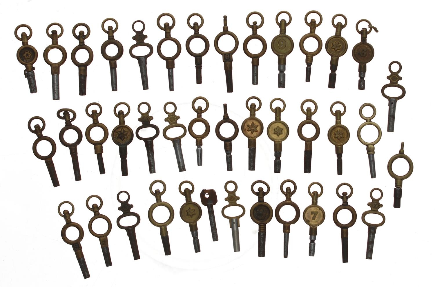 Collection of assorted pocket watch keys (40 approximately)