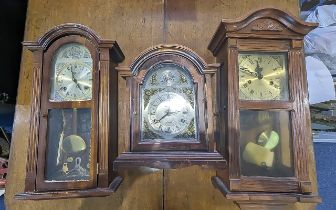 Highlands 'Tempus Fugit' oak cased vintage clock, with Roman numerals, approx. 22'' high, together