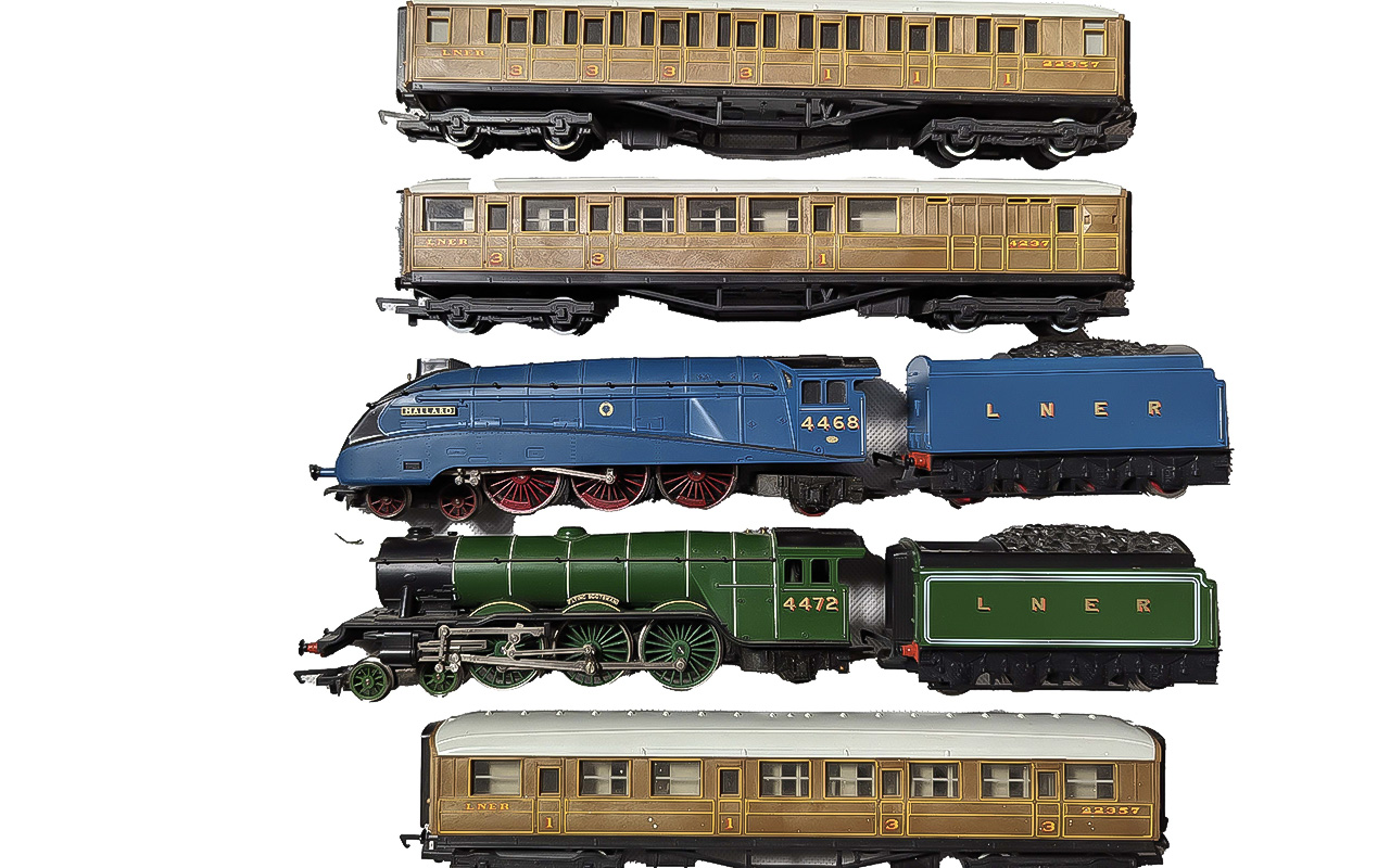 Hornby Train Interest OO Gauge Set To include Bachmann Branch Line Gresley A4 Limited Edition - Image 7 of 12
