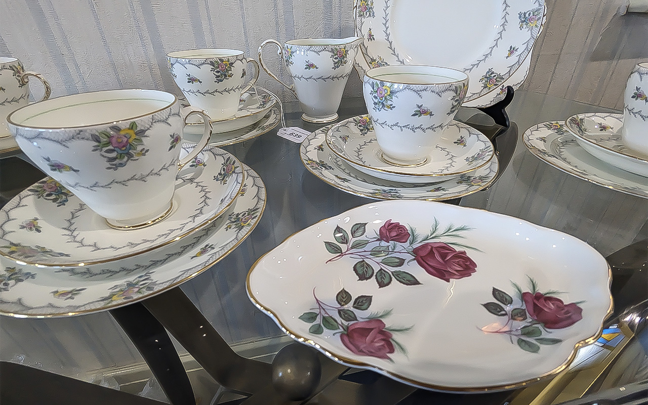 Grafton China Tea Service 'Pevensey', including six tea cups, six saucers, six side plates, sugar - Image 2 of 5
