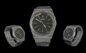 Seiko - Quartz Alarm Gents Steel Cased / Bracelet Wrist Watch. Features Day / Date Display Window,