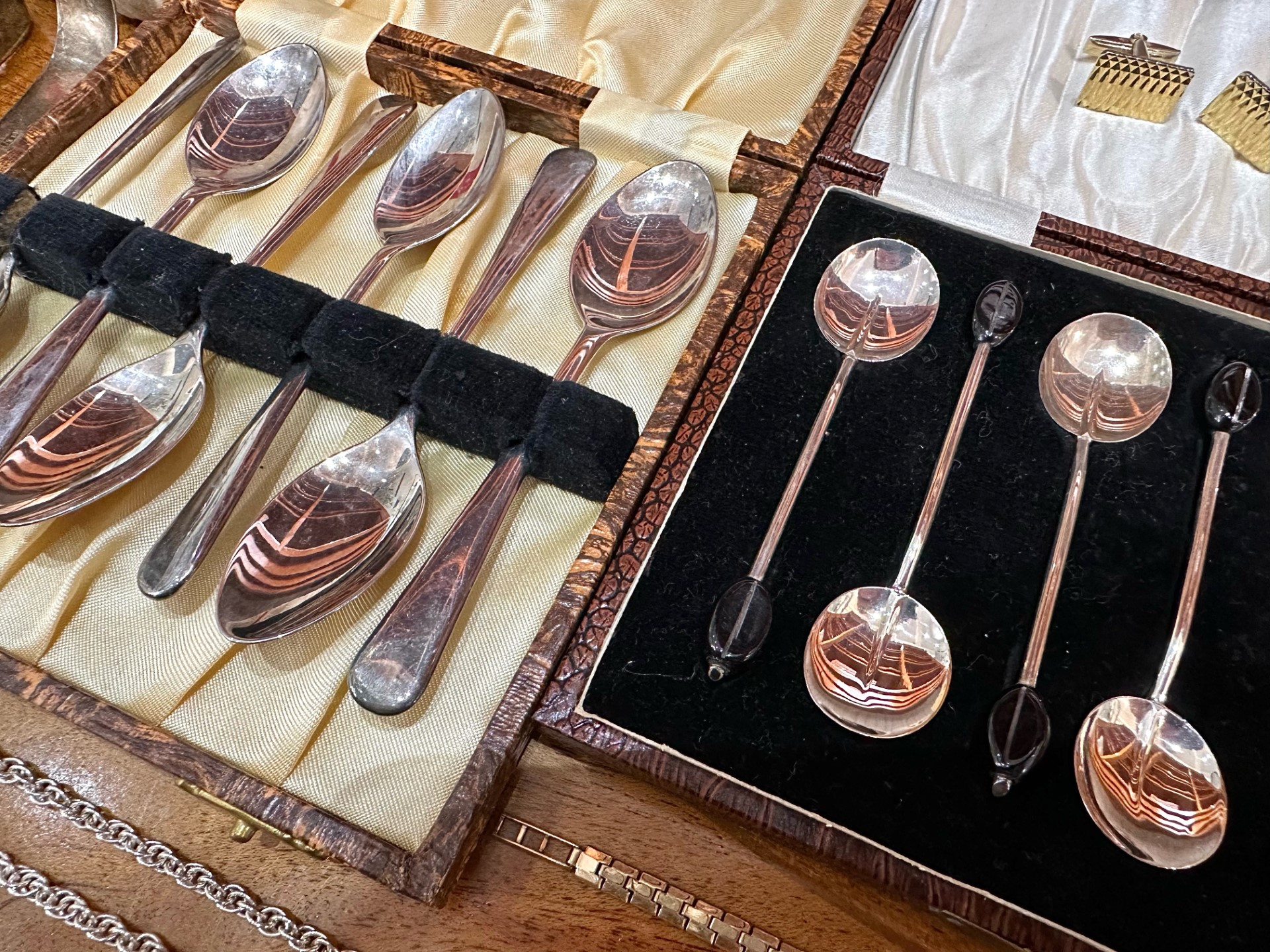 Mixed Collection to include six silver coffee spoons, six silver plated teaspoons, silver sugar - Image 2 of 3