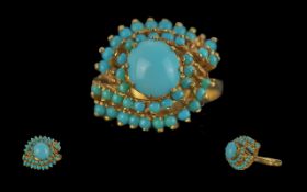 Ladies - 18ct Gold Pleasing Turquoise Set Cluster Ring, Tests 18ct Gold. Well Matched Turquoise