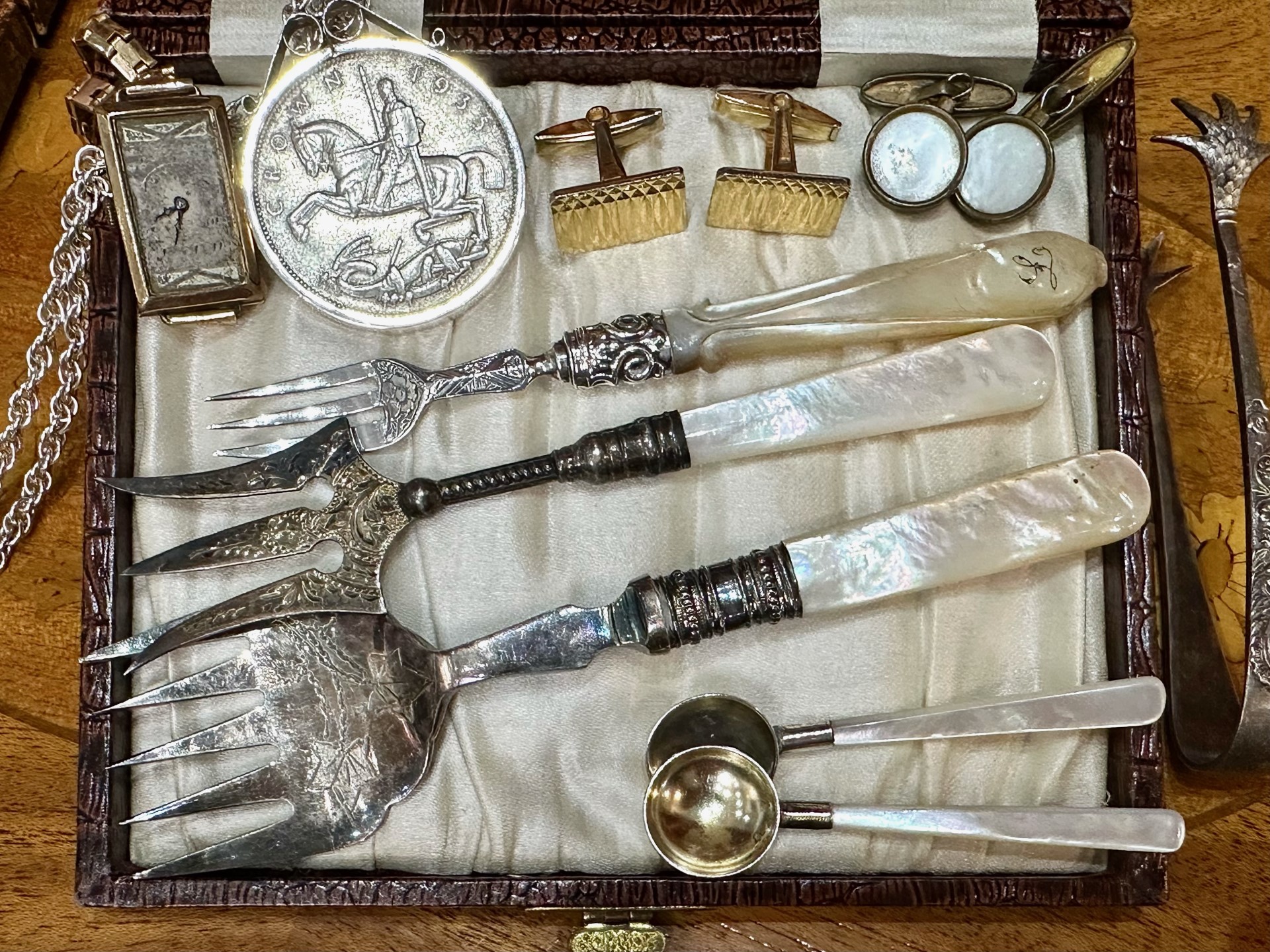 Mixed Collection to include six silver coffee spoons, six silver plated teaspoons, silver sugar - Image 3 of 3