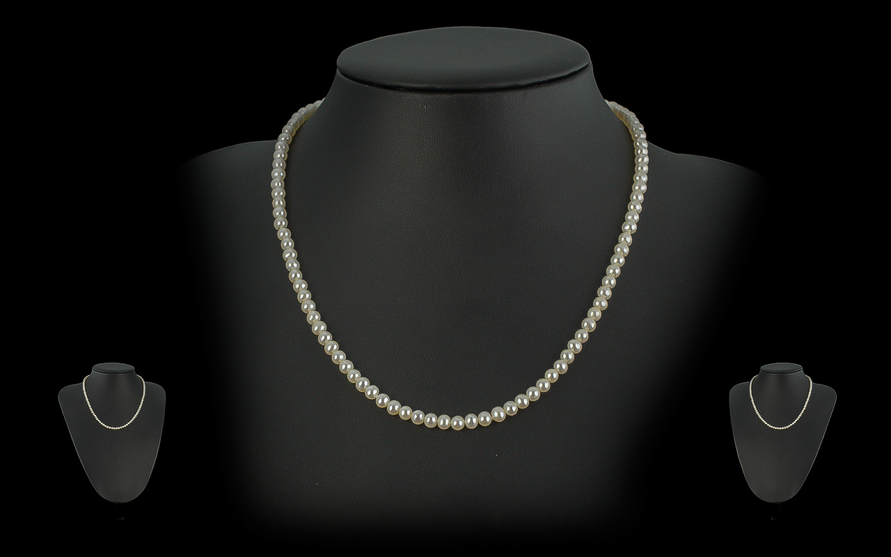 Pearl Necklace with 18ct Clasp. Lovely W - Image 2 of 2