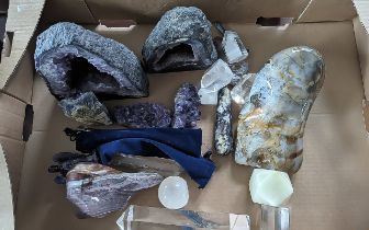 Quantity of Assorted Natural Stones including Quartz, Amethyst in fossilised state, tigers eye