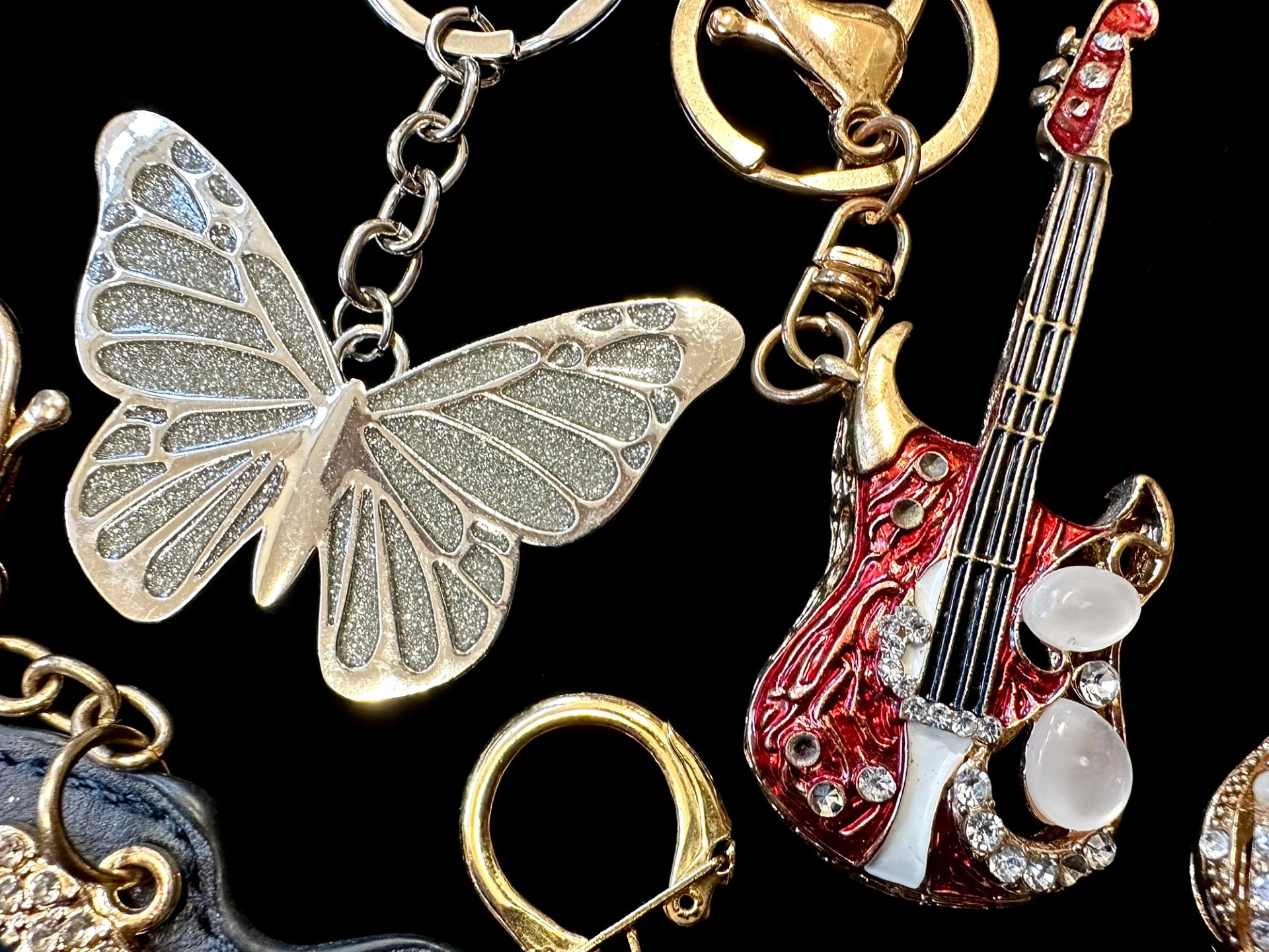 A Collection of Assorted Novelty Key Rings. Designs include handbags, a guitar, butterfly, a cross - Image 2 of 3