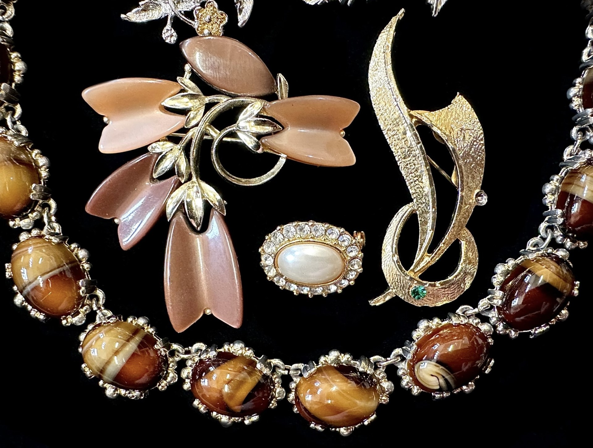 Collection of Quality Costume Jewellery, including three pairs of Lisner clip on earrings, a pair of - Image 6 of 7