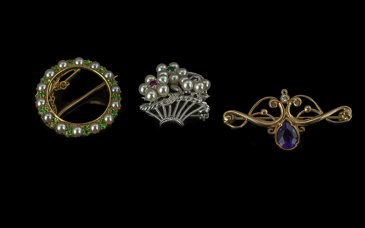 A Fine Trio Of 18ct And 9ct Gold Stone Set Brooches - Comprising (1) 18ct White Gold Exquisite