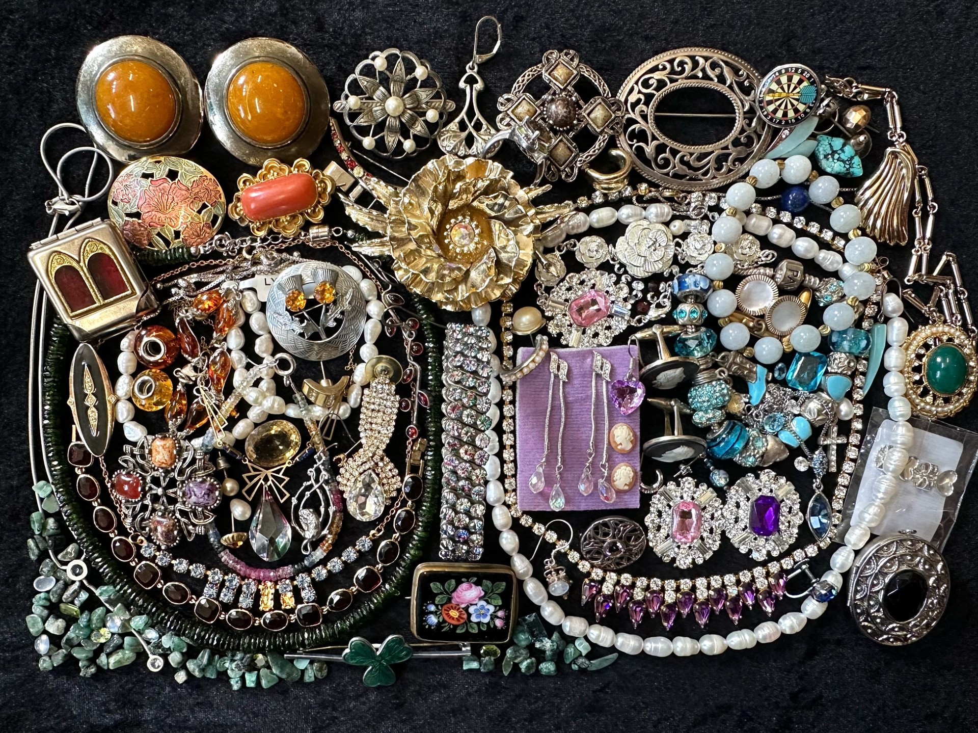 Collection of Vintge Costume Jewellery, comprising beads, earrings, necklaces, brooches,