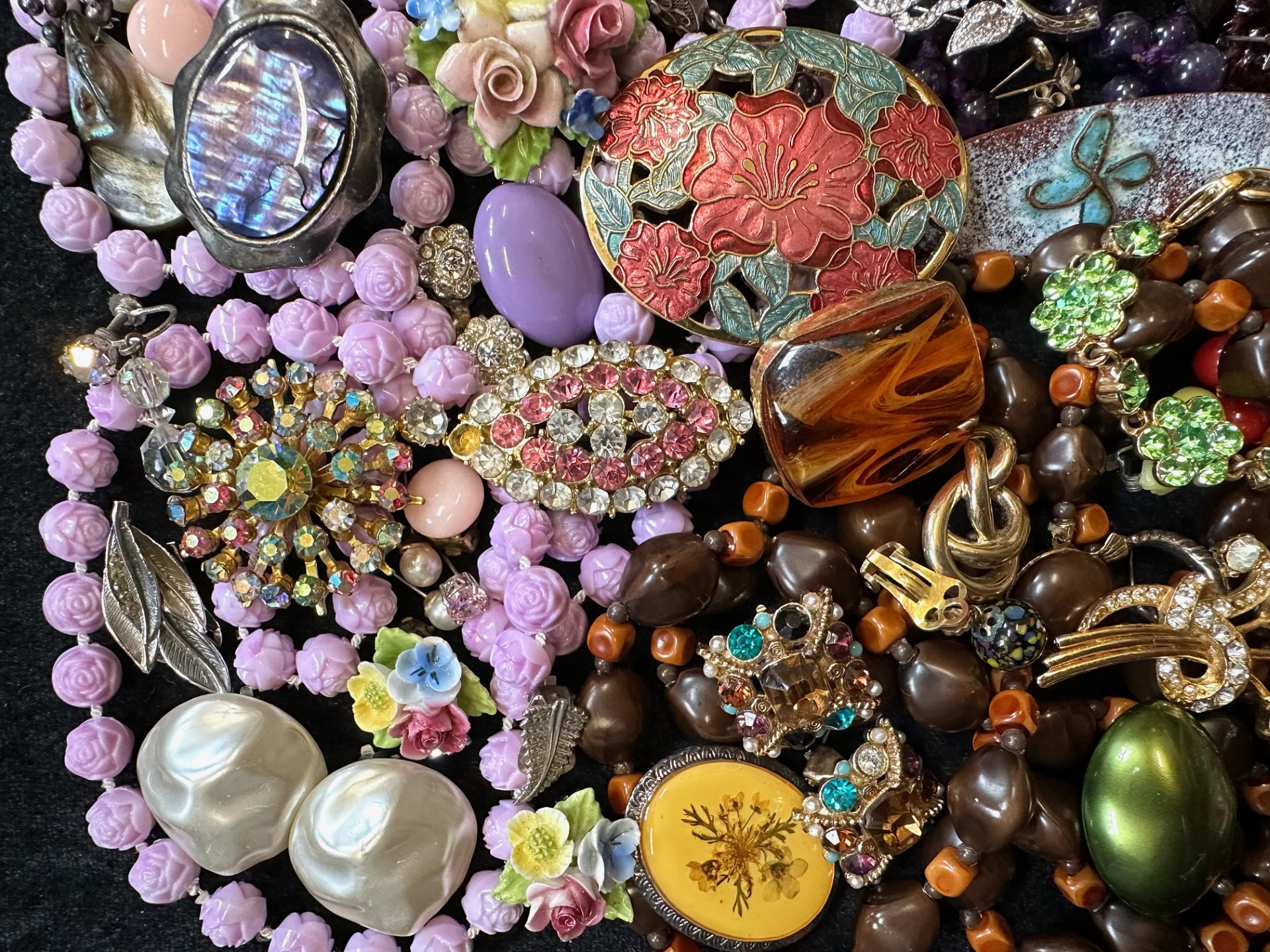 Collection of Costume Jewellery, comprising beads, earrings, necklaces, brooches, bracelets, - Image 2 of 4