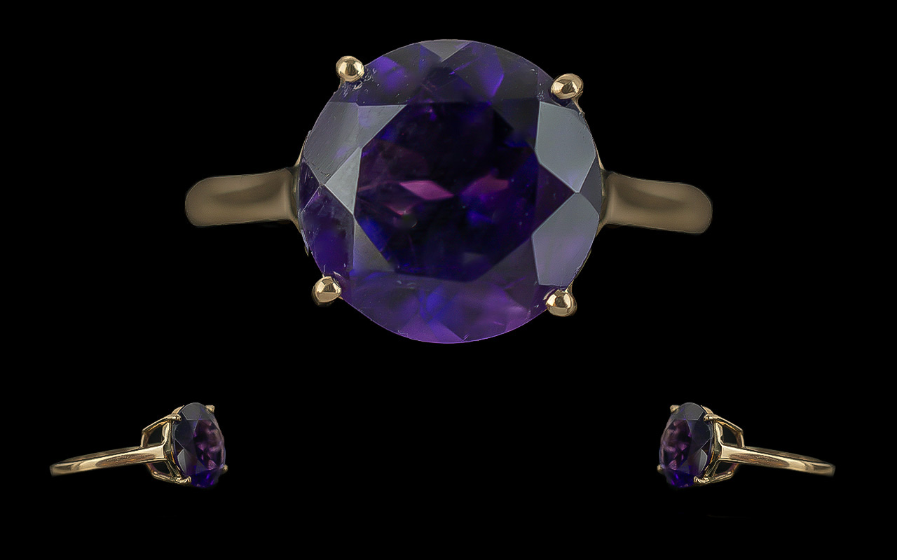 Ladies - Attractive 9ct Gold Single Stone Amethyst Set Ring. Marked 9ct to Shank. The Large Round