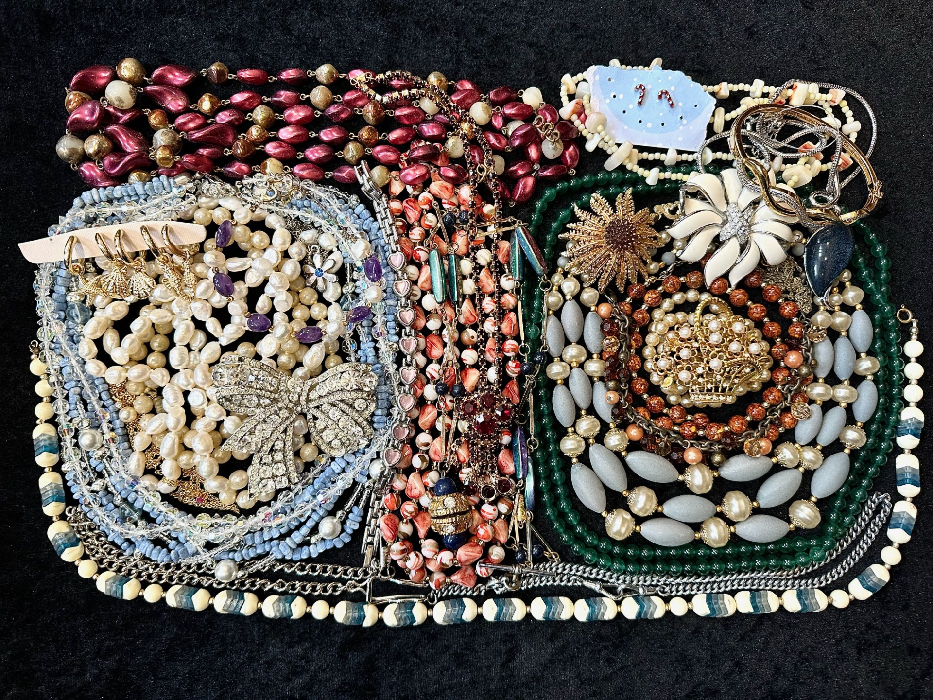 A Collection of Vintage Costume Jewellery to include necklaces, pearls, brooches, gold tone