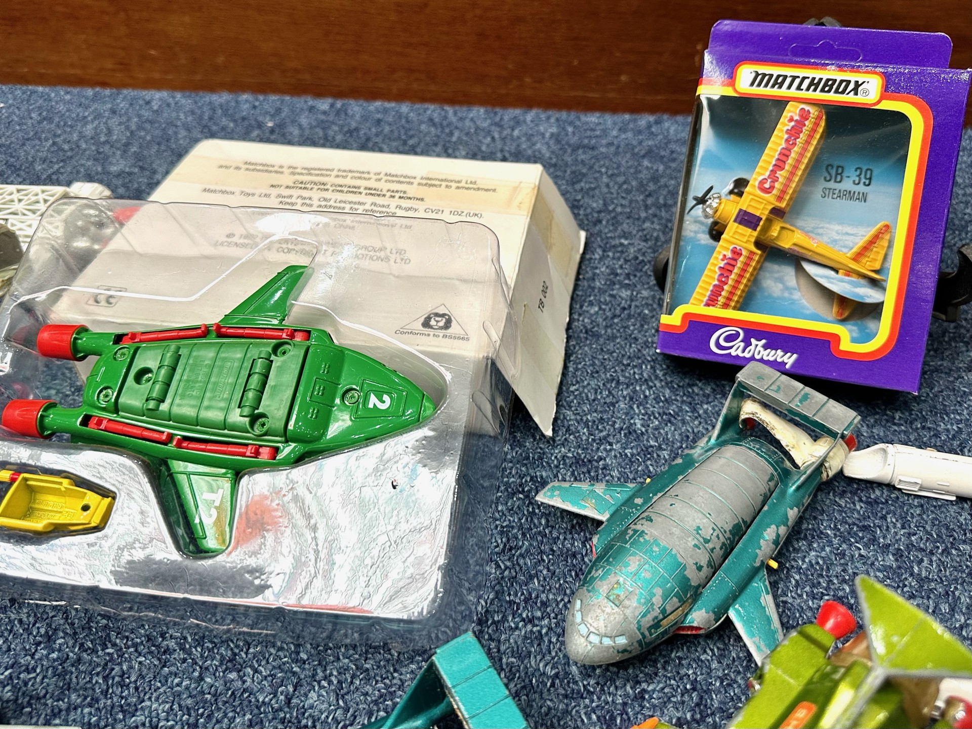Box of Assorted Die Cast Models, including Dinky, Matchbox, aircraft, space items, Blake Seven, - Image 4 of 5