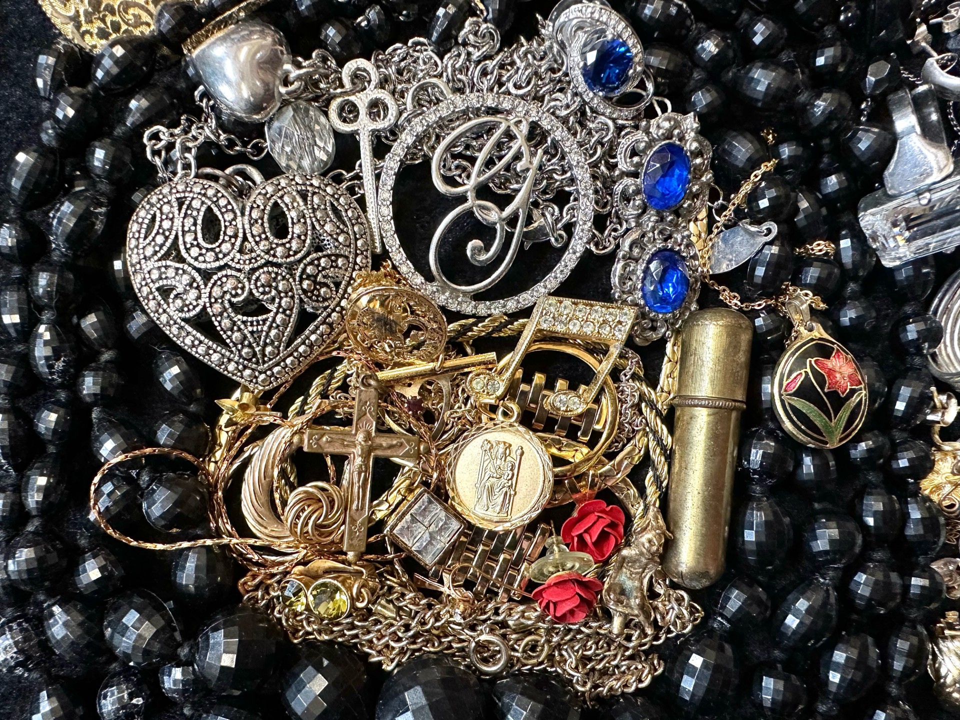 Box of Quality Costume Jewellery, comprising chains, beads, brooches, pendants, bracelets, - Image 3 of 5