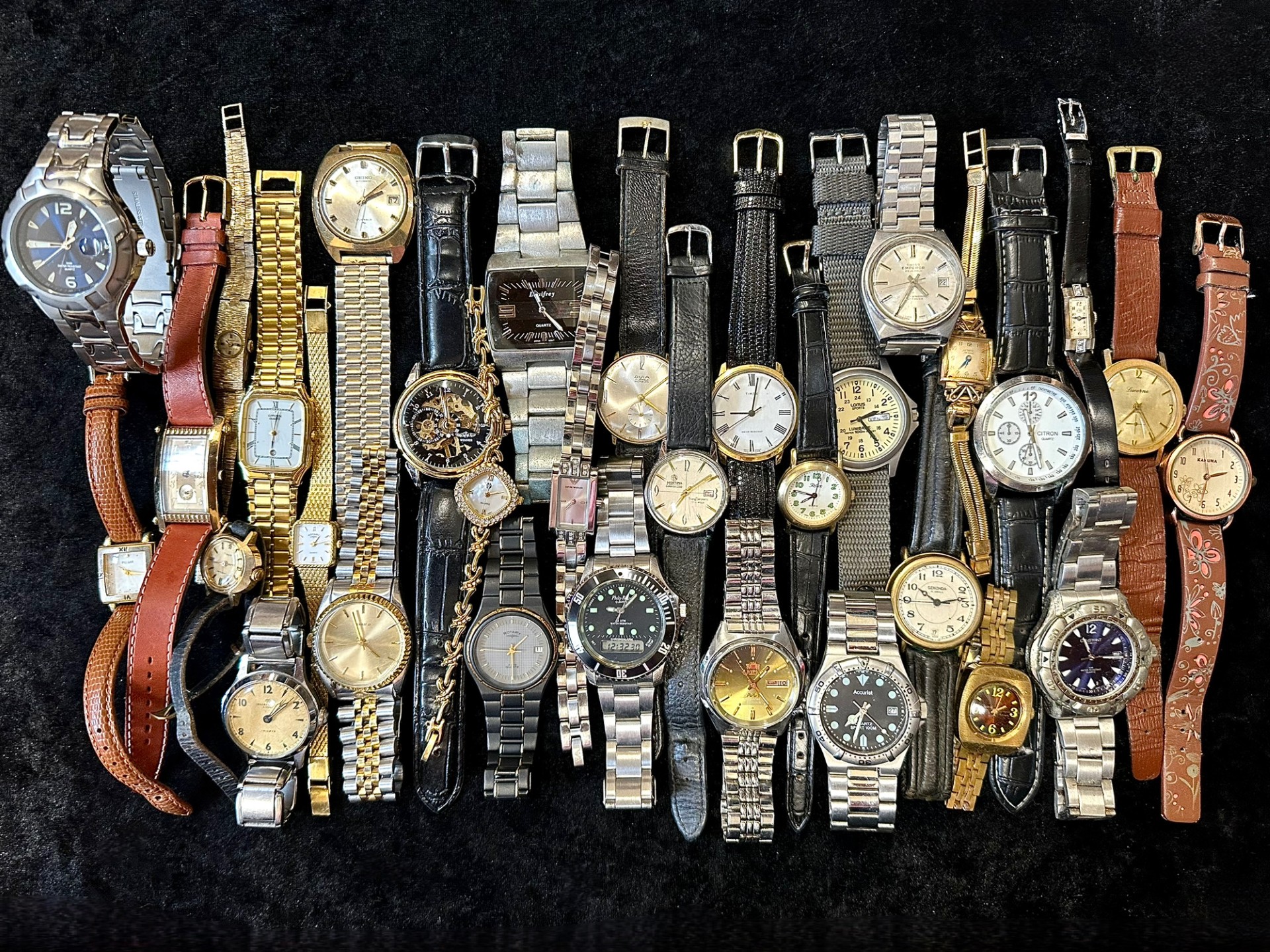 Collection of Ladies & Gentleman's Wristwatches, bracelet and leather straps, makes include