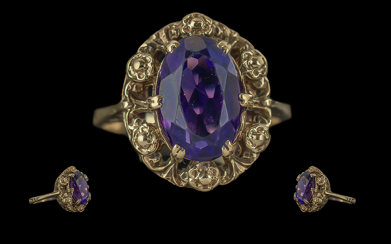 Ladies Attractive 9ct Gold Single Stone Amethyst Set Ring, Ornate Shank. The Faceted Amethyst of