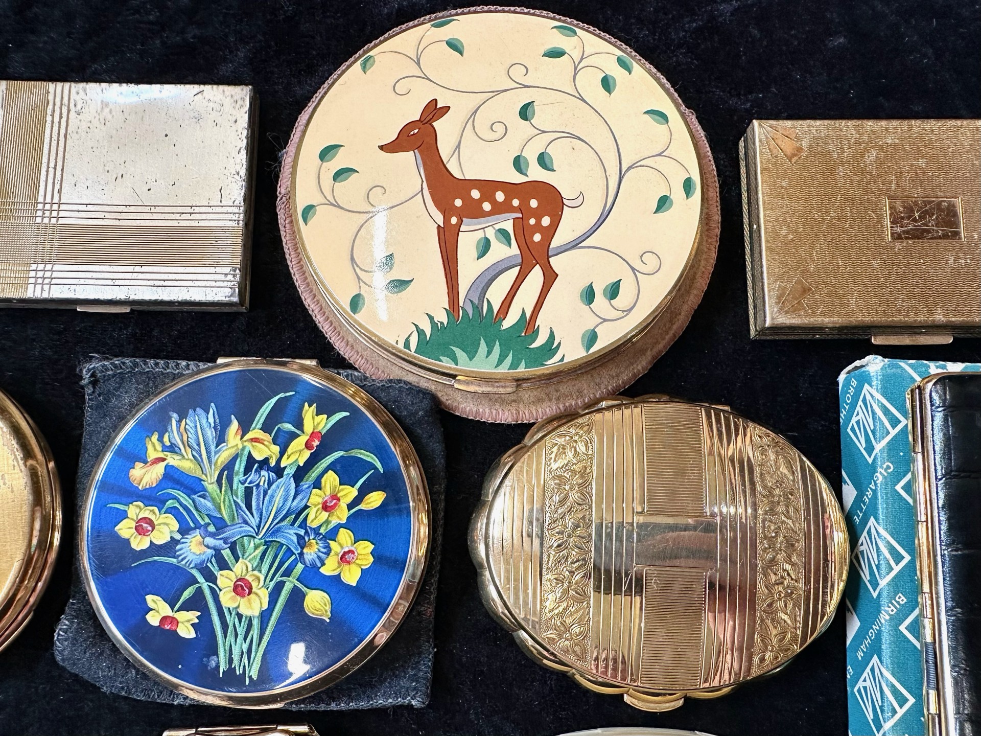 Large Collection of Vintage Ladies Compacts, comprising a musical KGU 'Minuelle', Iris floral - Image 5 of 5