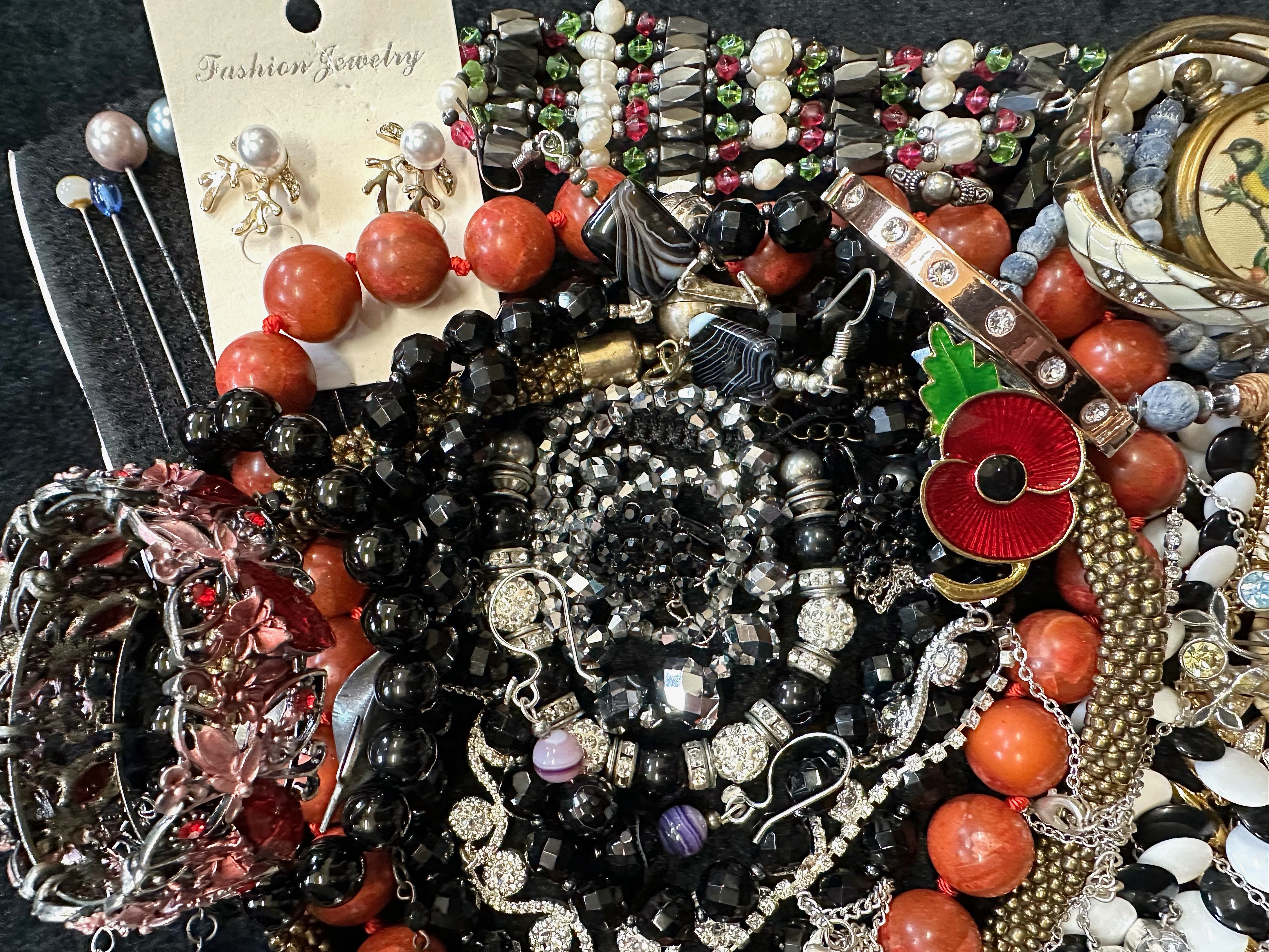 A Collection of Vintage Costume Jewellery to include necklaces, pearls, brooches, gold tone