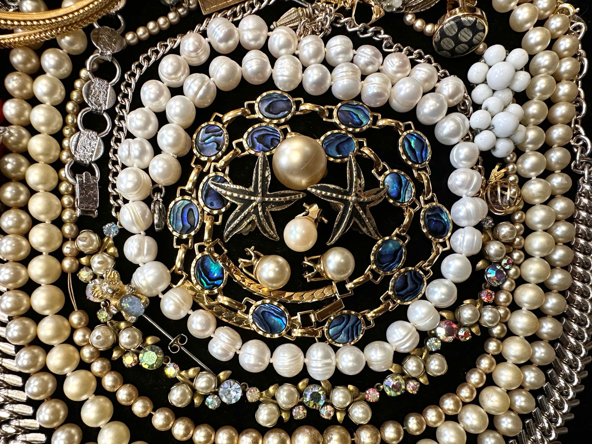 Box of Quality Costume Jewellery, mostly vintage, comprising bracelets, beads, pearls, bangles, - Image 3 of 4