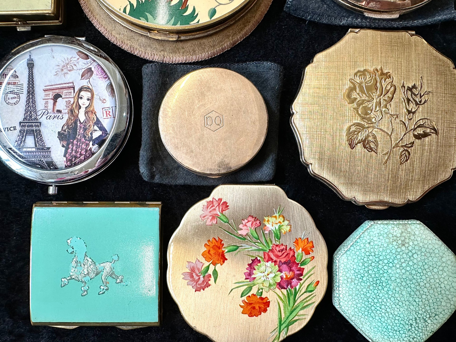 Large Collection of Vintage Ladies Compacts, comprising a musical KGU 'Minuelle', Iris floral - Image 4 of 5