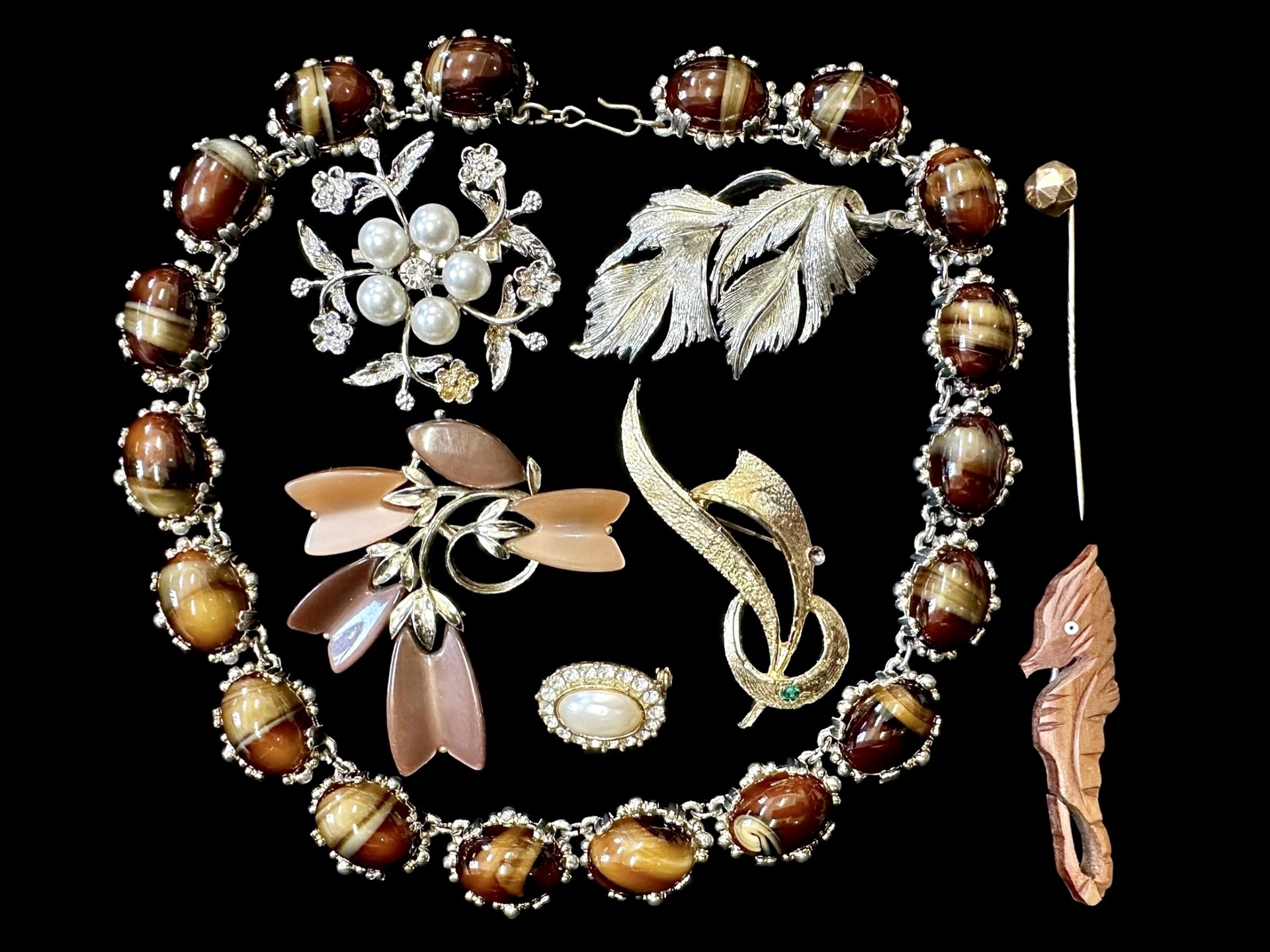 Collection of Quality Costume Jewellery, including three pairs of Lisner clip on earrings, a pair of - Image 5 of 7