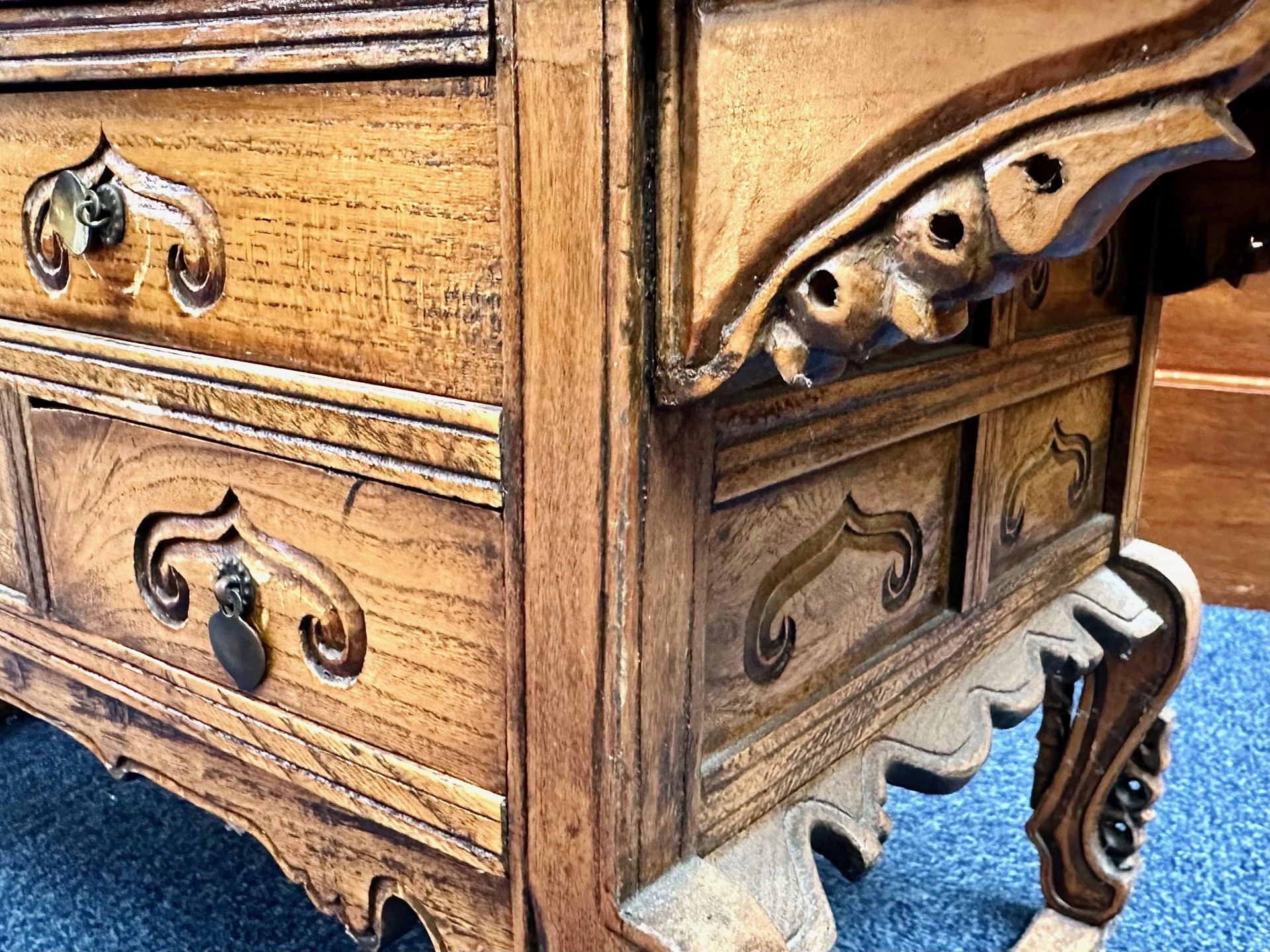 Chinese Style Small Chest of Five Drawers, in the form of an alter table. Height 14'' x width 30.5'' - Image 4 of 5