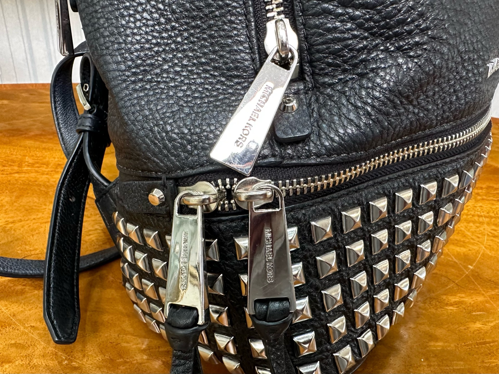 Michael Kors Interest. Ladies Michael Kors Black Leather Silver Studded Back Pack. Comes with its - Image 6 of 7