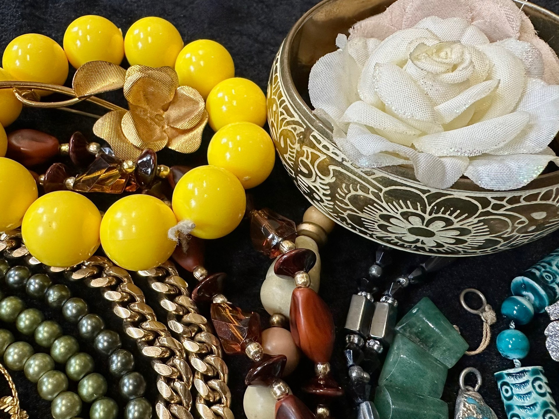 Collection of Costume Jewellery, comprising beads, bangles, crystal necklaces, brooches, - Image 4 of 4