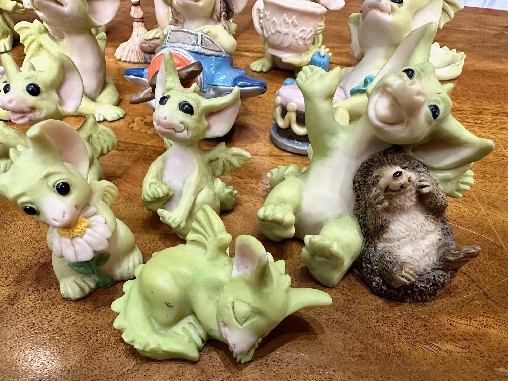 Box of 18 'Whimsical World of Pocket Dragons', assorted dragon figures. - Image 2 of 5