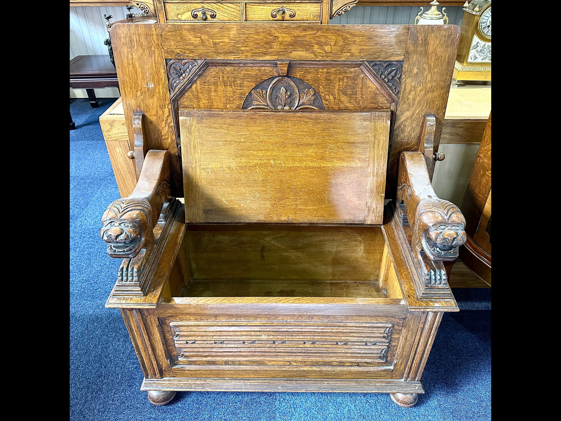 Early 20th Century Oak Monk's Bench with fold over back rest, lion carved arm rests, hinged seat and - Image 4 of 5