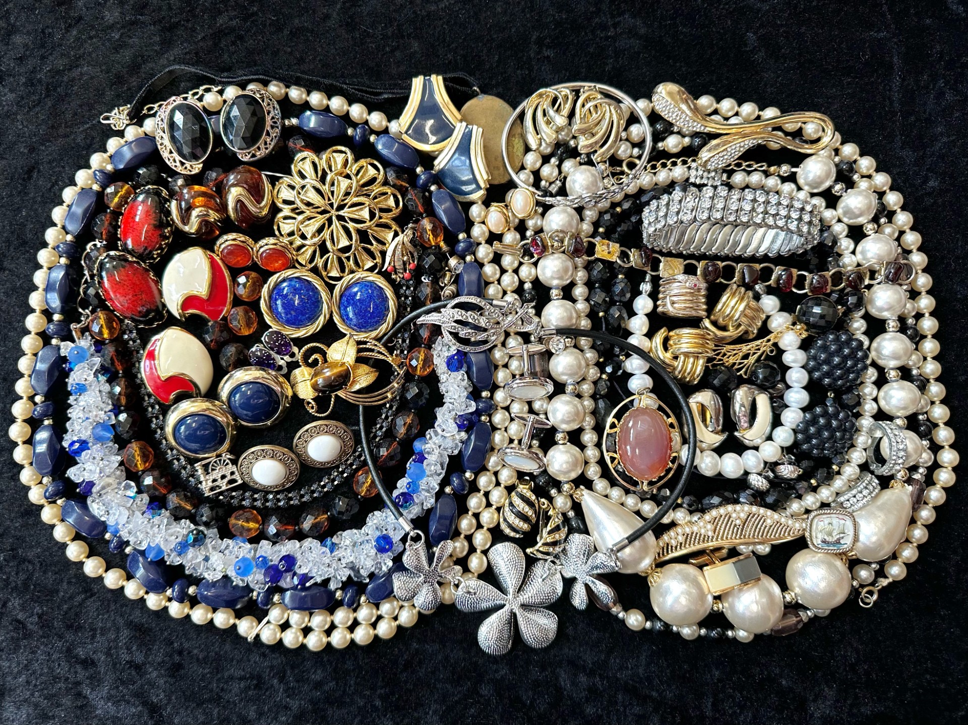 A Collection of Vintage Costume Jewellery to include necklaces, pearls, brooches, gold tone