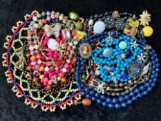 Collection of Costume Jewellery, compris