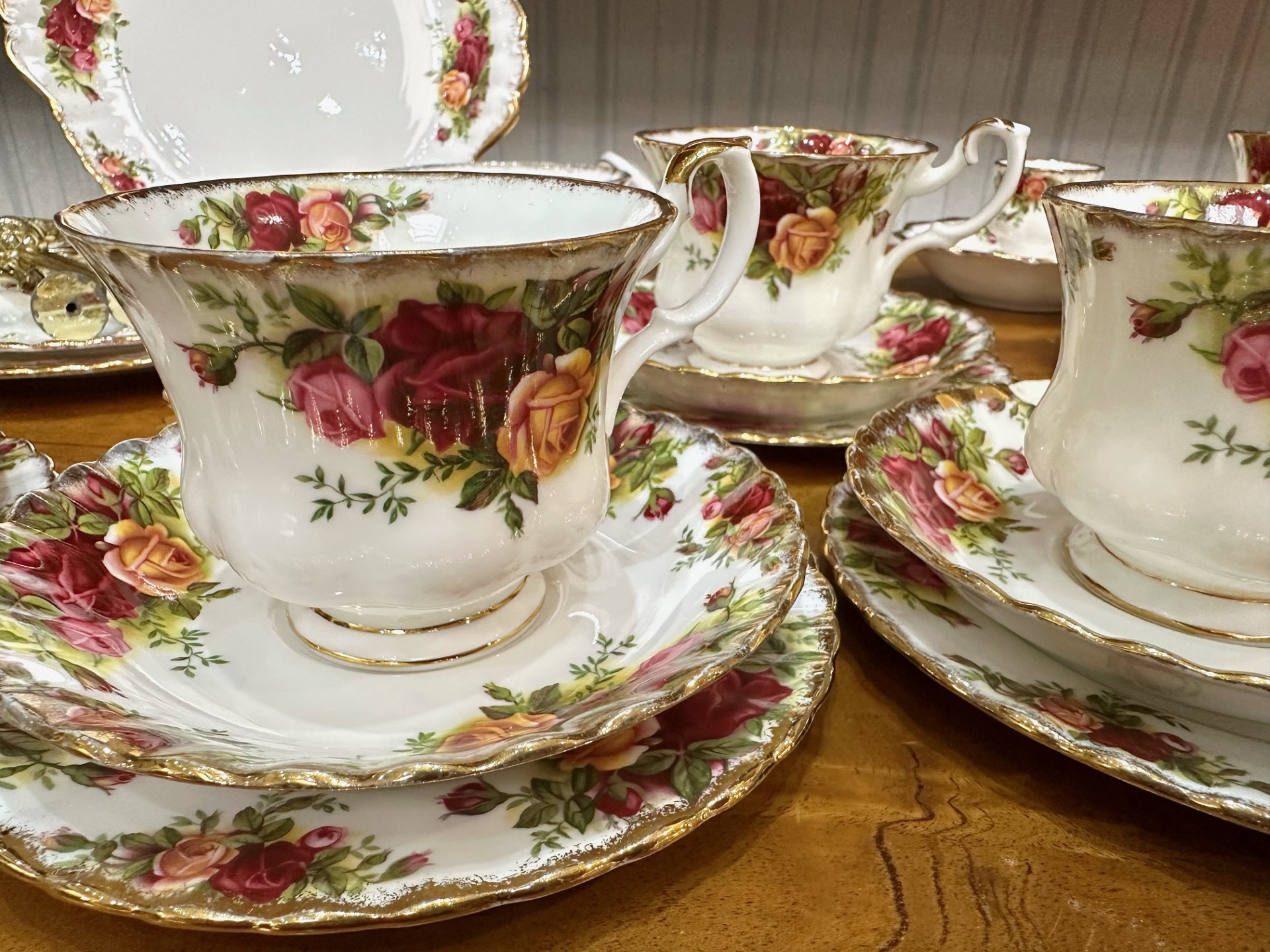Royal Albert 'Old Country Roses' Tea Set, comprising eight teacups, seven saucers, nine side plates, - Image 2 of 3