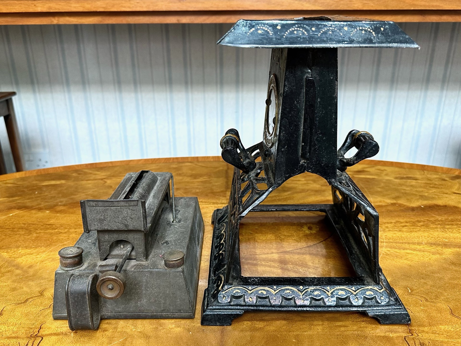 Small Novelty Cast Iron Stove, made by Wright & Butler, Birmingham. Height 11'', width 9.5''. - Image 3 of 3