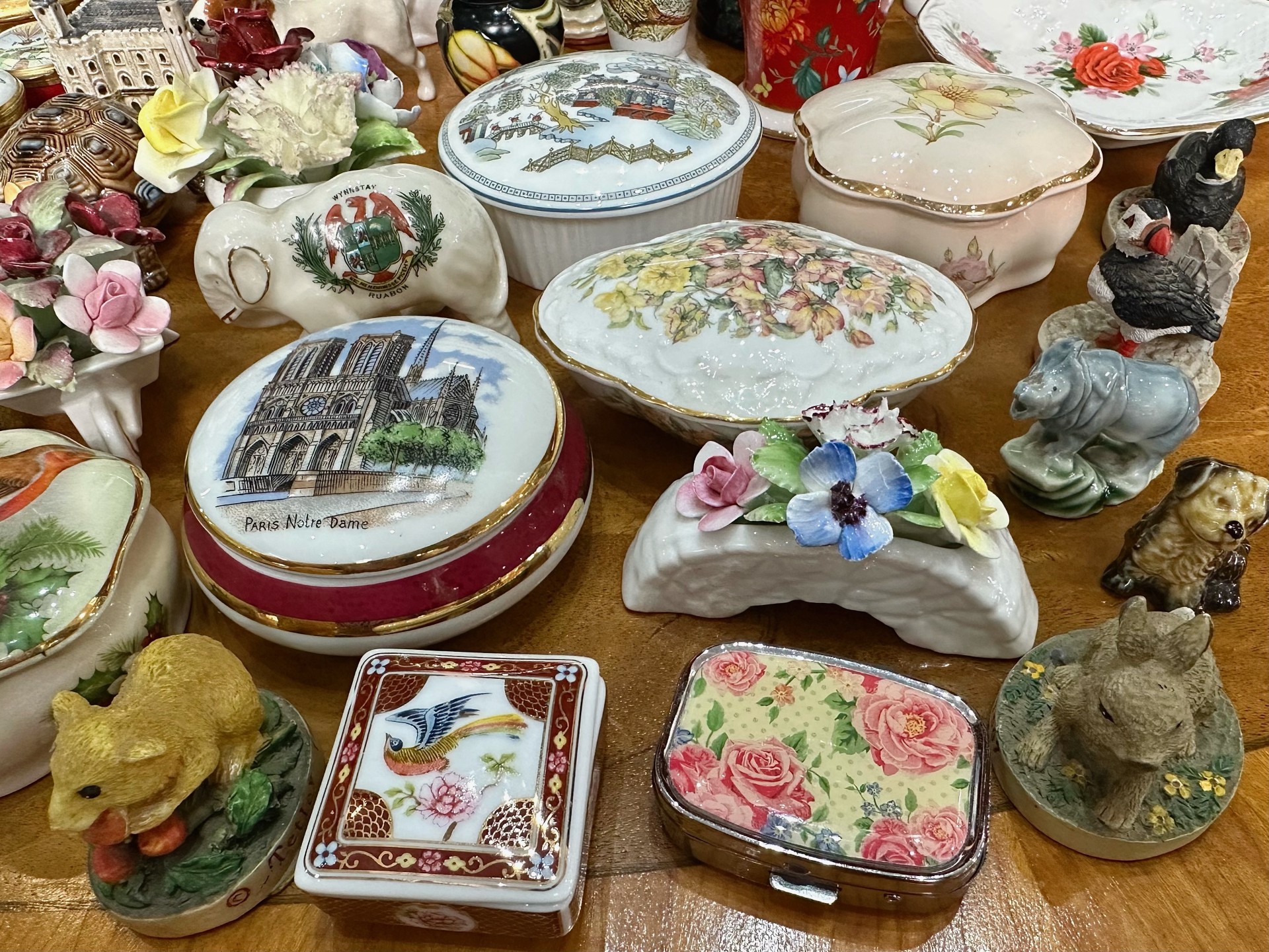 Box of Miscellaneous Pottery Items, including a quantity of assorted trinket boxes, small ornaments, - Image 5 of 5