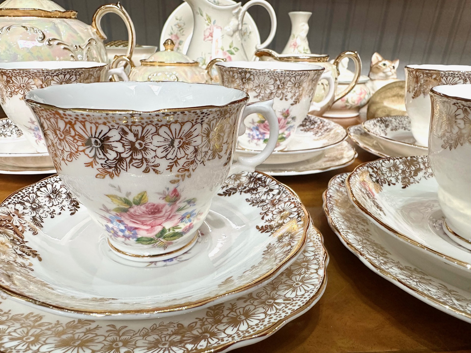 Box of Assorted Porcelain & Pottery, including a Balfour Scottish Tea Set of six trios, vintage - Image 3 of 4