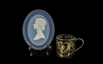 Wedgwood Silver Jubilee Limited Edition Medallion in pale blue Jasper with white bas-relief portrait