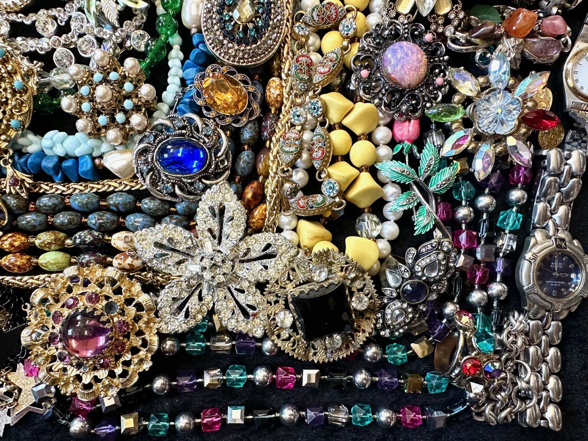 Large collection of costume jewellery. mixed lot - includes necklaces, beads, rings, Seiko watch, - Bild 3 aus 4