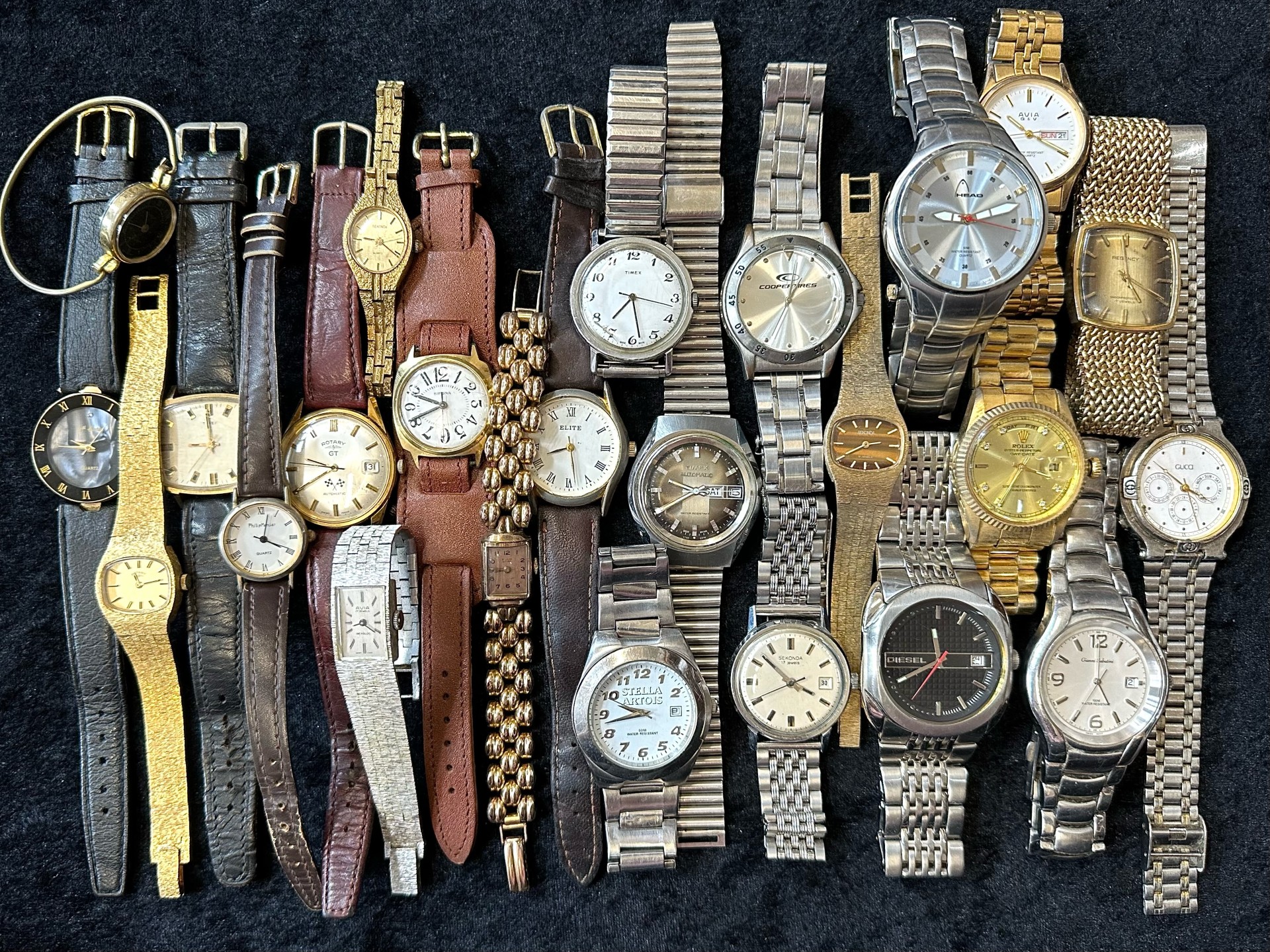 Collection of Ladies & Gentleman's Wristwatches, leather and bracelet straps, makes include Sekonda,