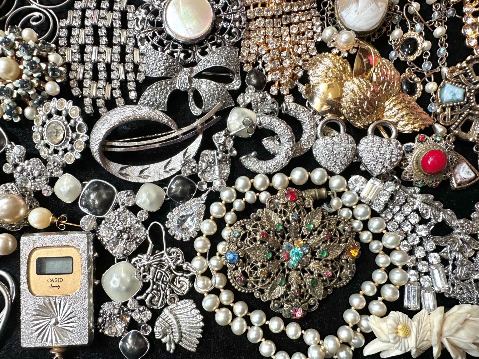 Collection Of Costume Jewellery - To Include Brooches, Earrings, Necklaces Stones, A Spoon Etc... - Image 2 of 4