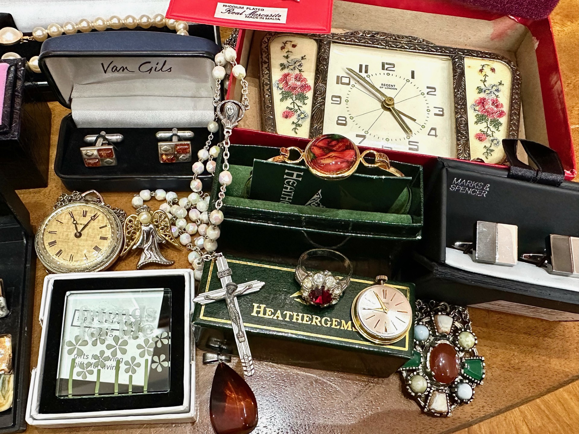 Collection of Costume Jewellery and boxed watches, including Rotary, Sekonda, etc. Silver hallmarked - Bild 2 aus 5