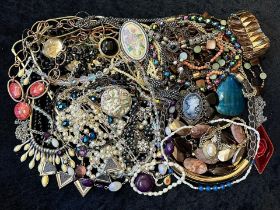 Collection of Quality Costume Jewellery, including pearls, necklaces, chains, bracelets, pendants,