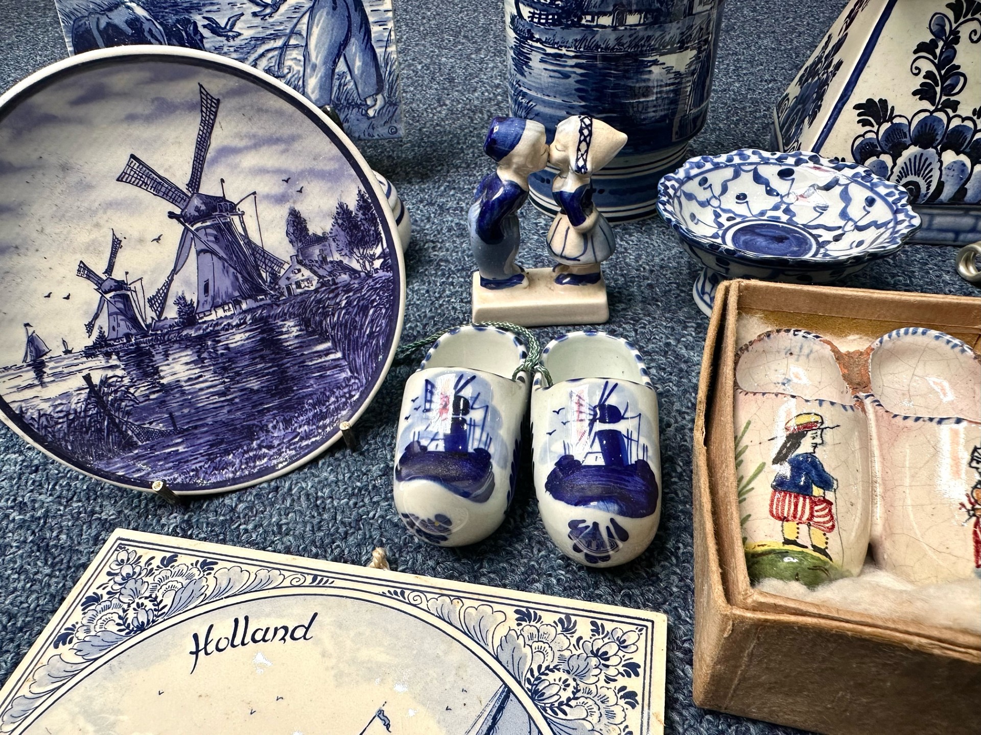 Collection of Delft Dutch Blue & White Pottery, including a large windmill, vase, clogs, trinket - Image 3 of 3