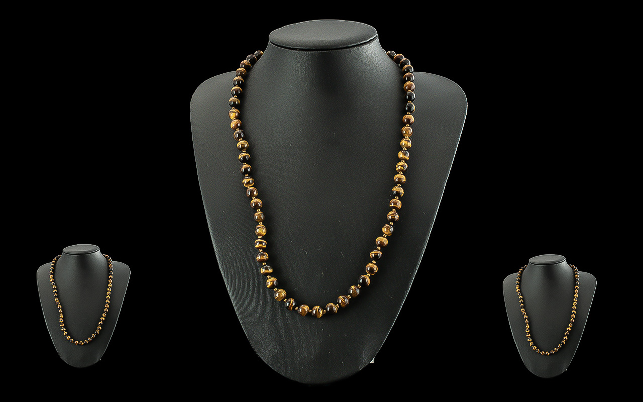 Fine Quality Banded Agate ( well matched ) Beaded Necklace with 9ct Gold Clasp, All beads knotted.