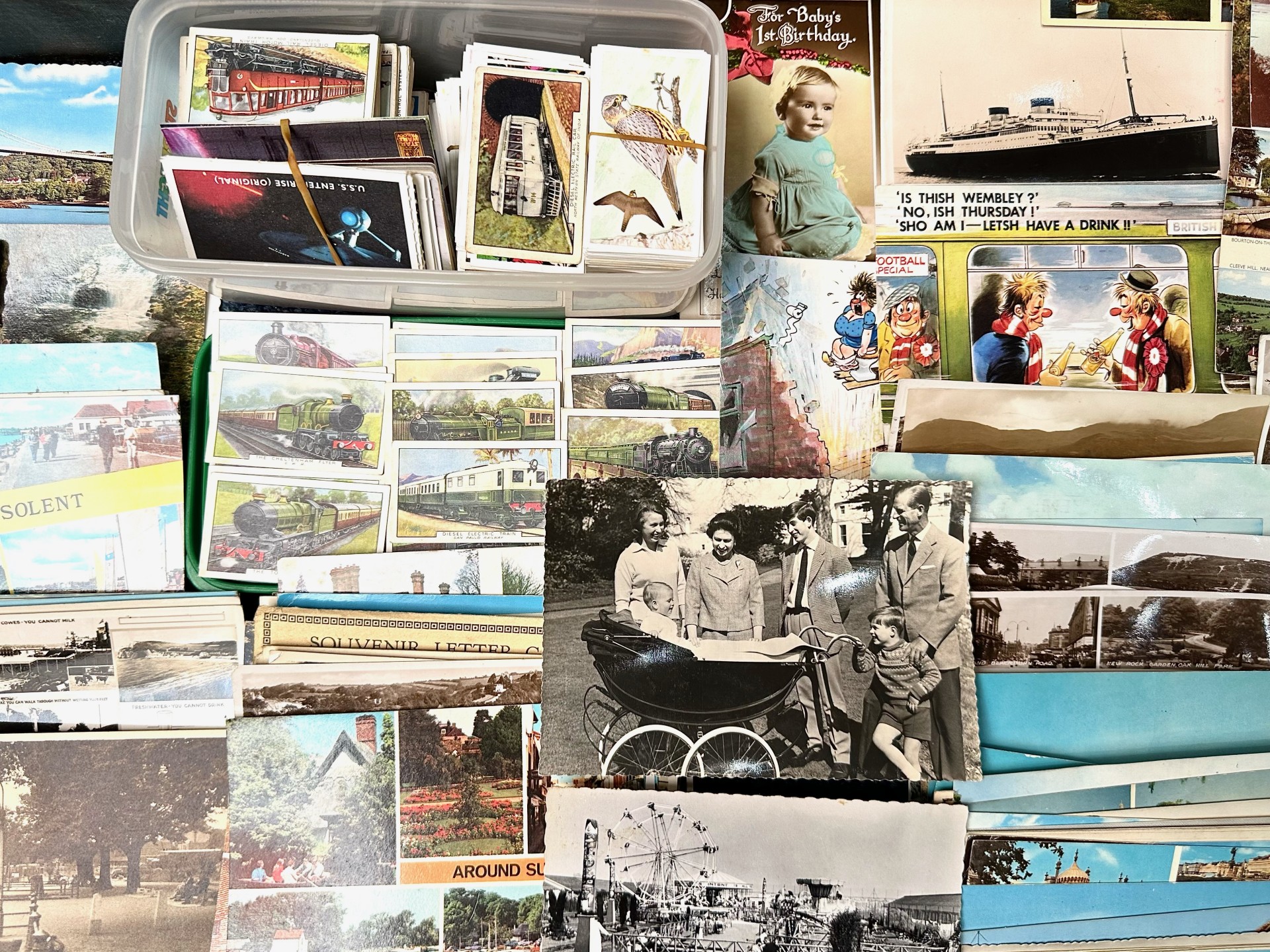 Large Collection of Cigarette Cards & Post Cards, comprising approx 40 Brooke Bond collectors - Bild 2 aus 3