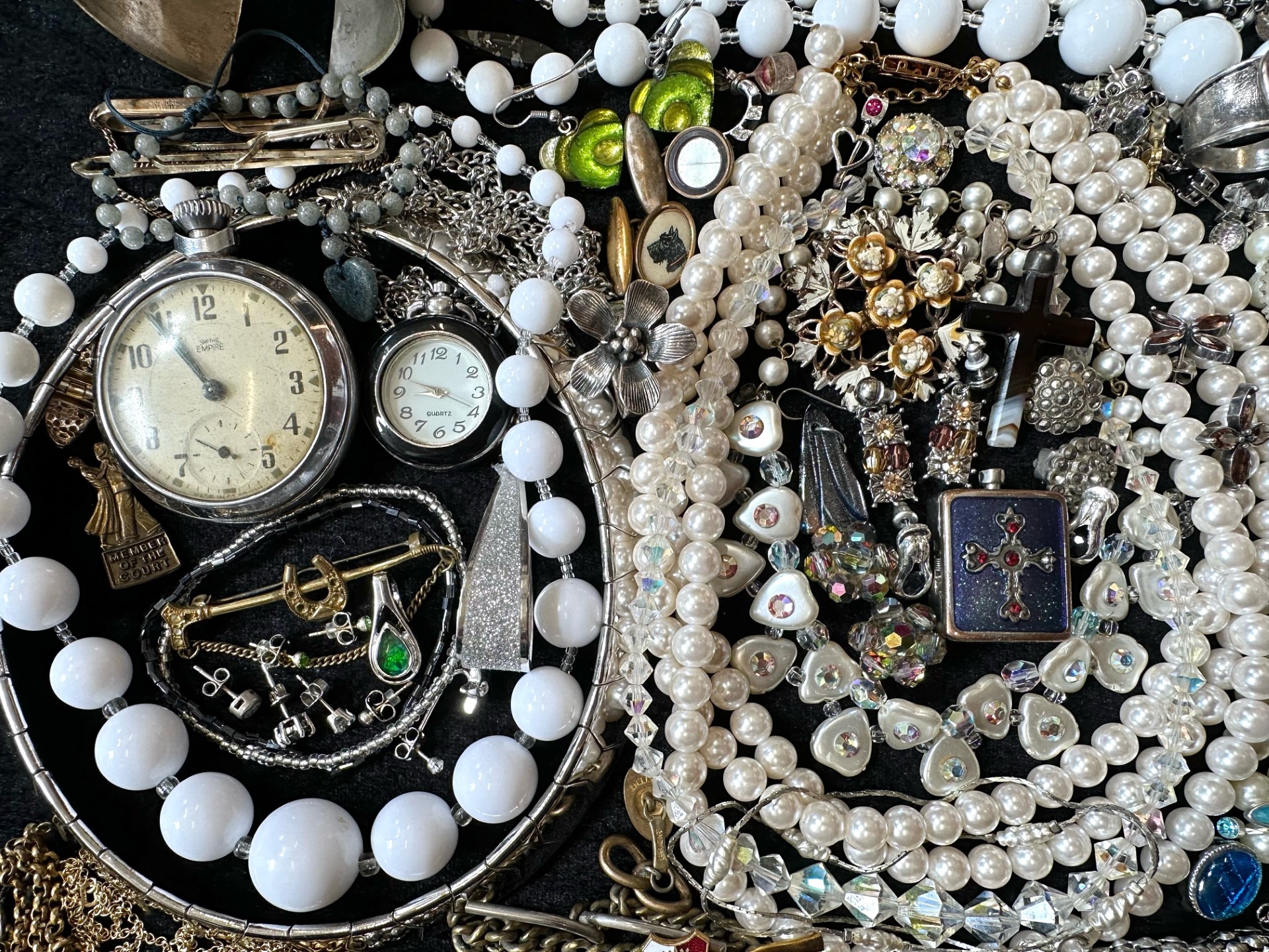 Collection of Costume Jewellery, comprising bracelets, bangles, brooches, pearls, chains, beads, - Image 2 of 3