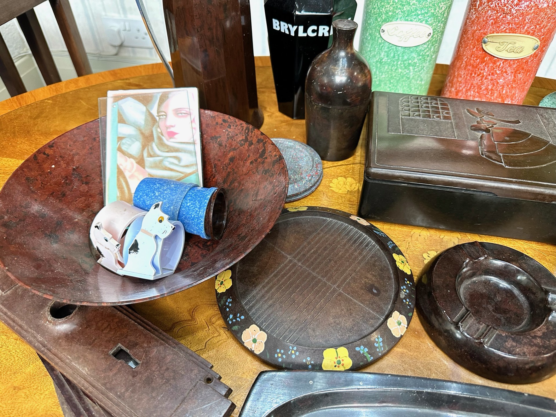 Collection of Vintage Bakelite Items, comprising a three tier cake plate, two cannisters, - Image 3 of 4